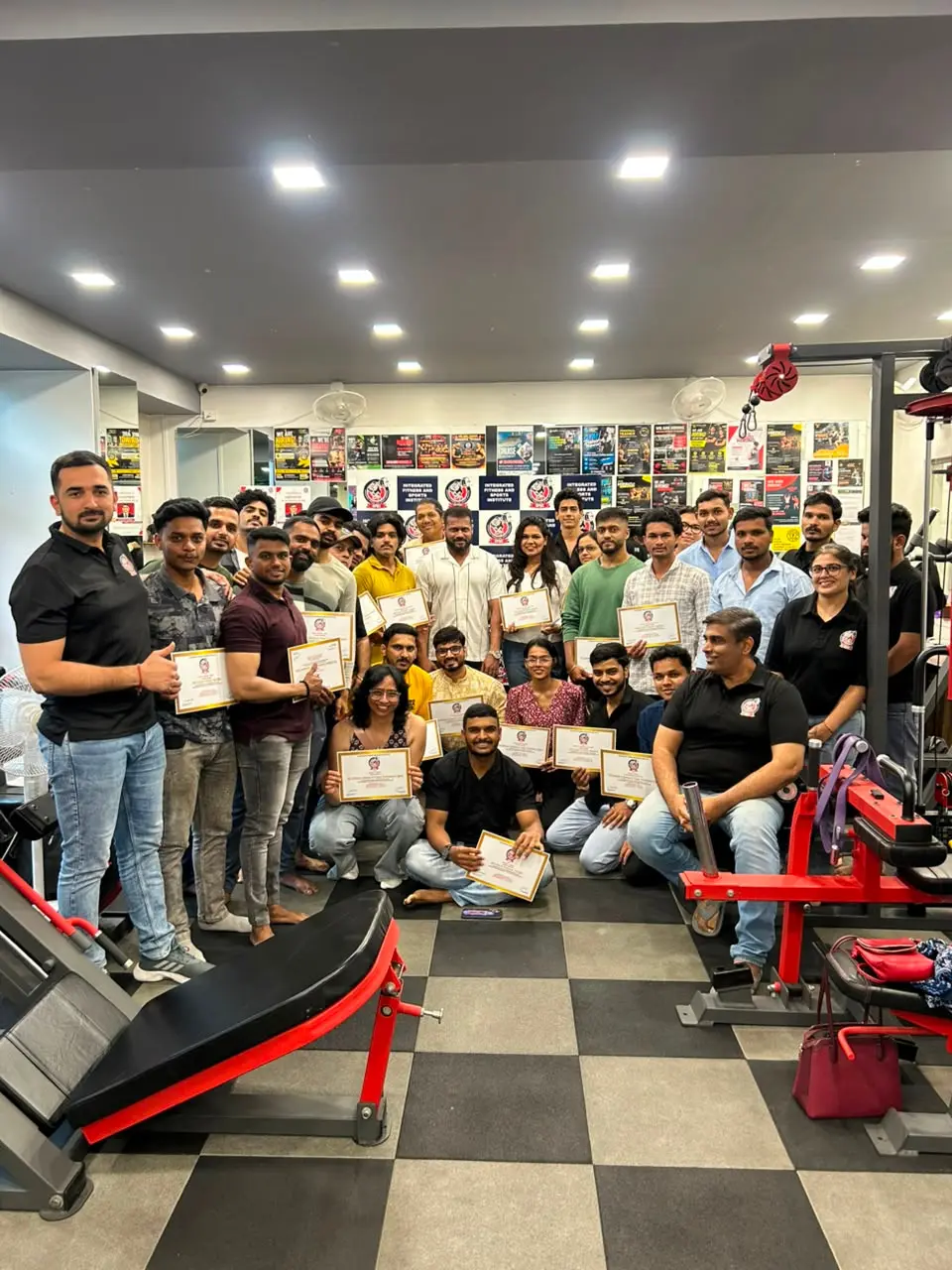IFSI students and trainers celebrating together in the gym